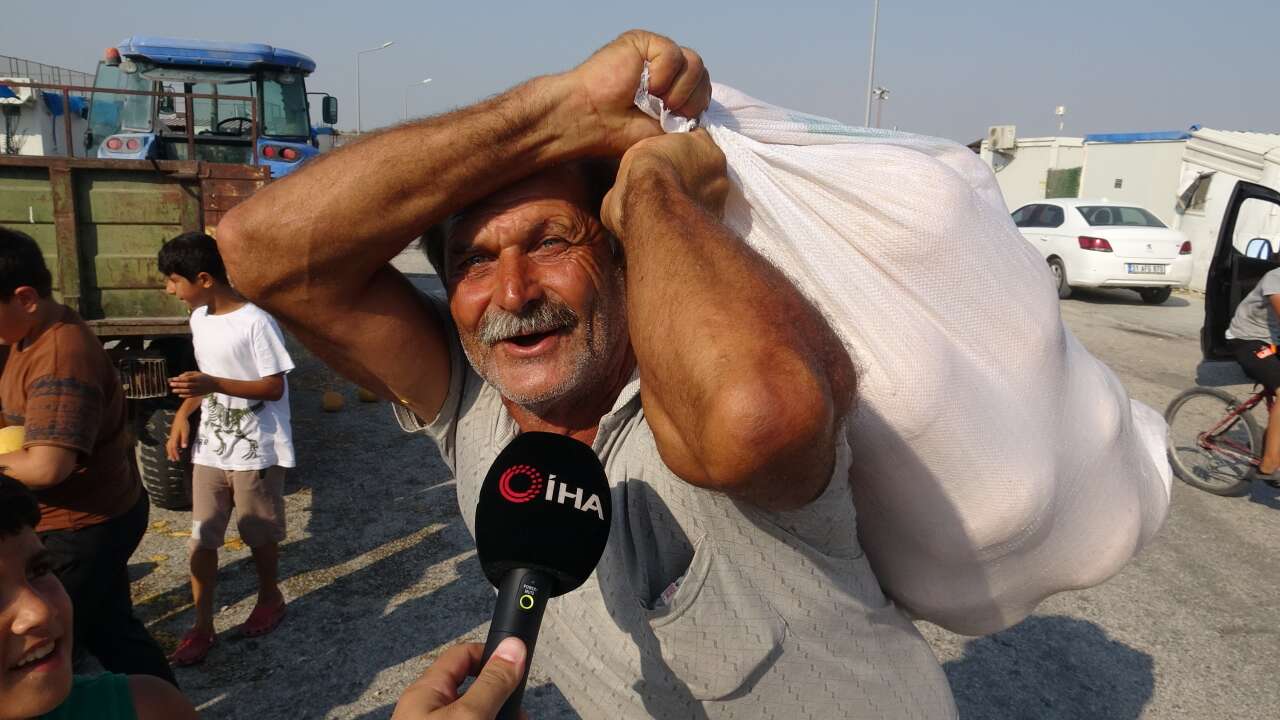Tarlasındaki kavunu paraya değil, duaya çevirdi! 50 tonu ücretsiz dağıtıyor 5